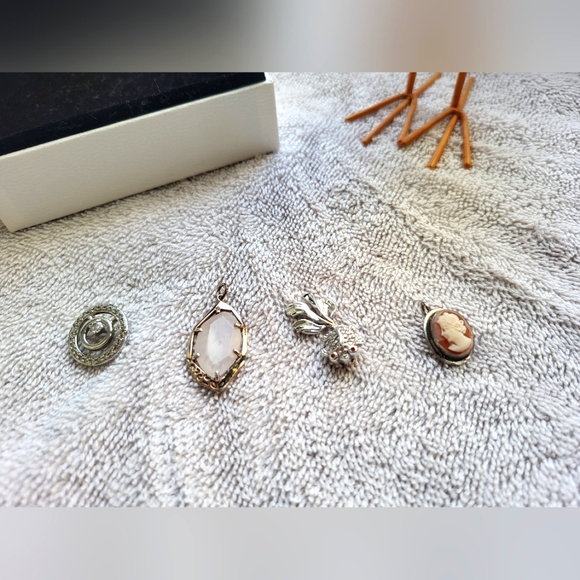 Pendants Bundle - Picture 1 of 6